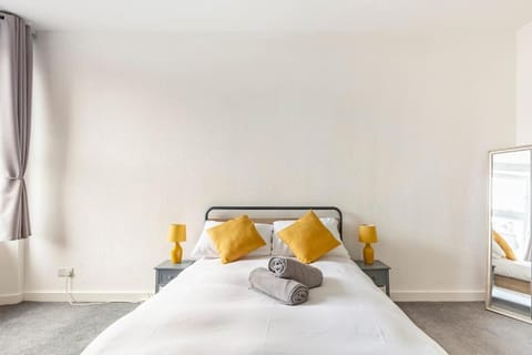 Spacious stylish centraly located flat near beach Apartment in England