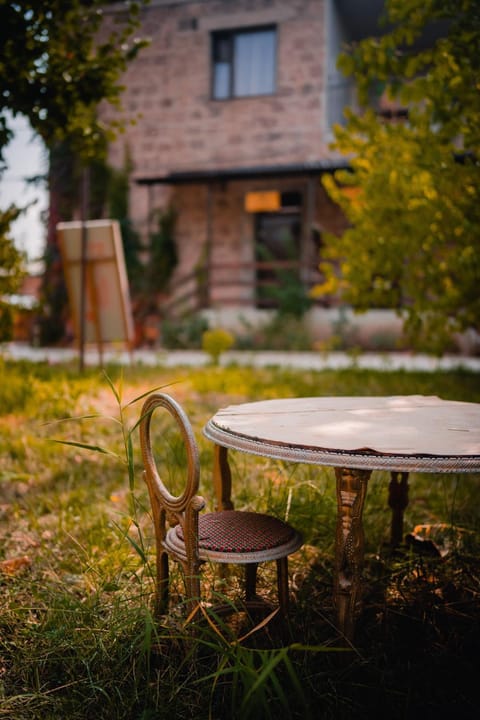 Spring, Day, Garden, Dining area, Garden view