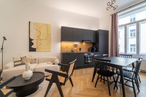 Kitchen or kitchenette, Living room, Seating area, Dining area