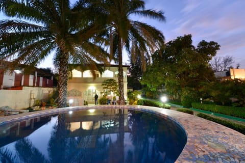 Swimming pool