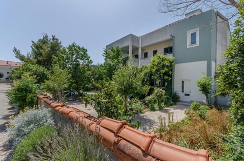 Patio, Facade/entrance, Garden