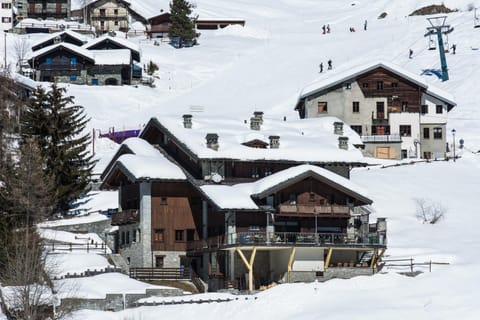 Property building, Winter, Skiing, Skiing