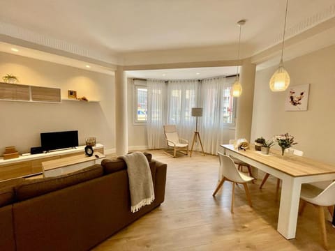 TV and multimedia, Living room, Dining area