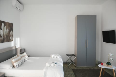 Bed, Photo of the whole room, Bedroom, towels, wardrobe, air conditioner
