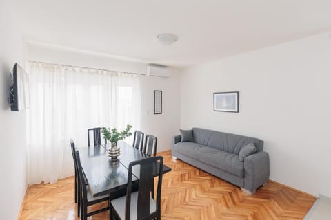 TV and multimedia, Living room, Seating area, Dining area