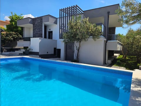 Property building, Pool view, Swimming pool