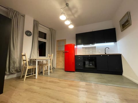 Kitchen or kitchenette, Dining area, pet friendly, stove