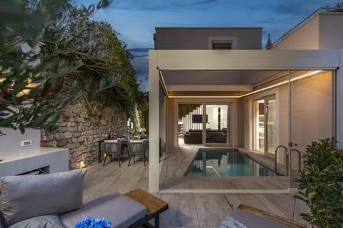 Patio, Facade/entrance, Garden, Pool view, Swimming pool, Swimming pool