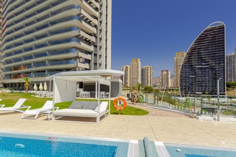 Property building, Day, Swimming pool, sunbed