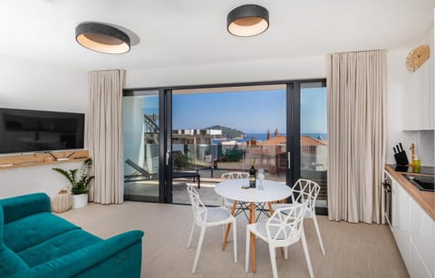 Balcony/Terrace, Living room, Seating area, Sea view