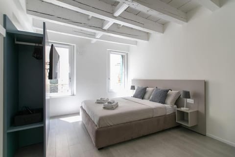 Photo of the whole room, Seating area, Bedroom