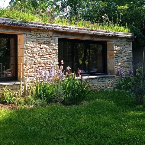 Property building, Facade/entrance, Garden
