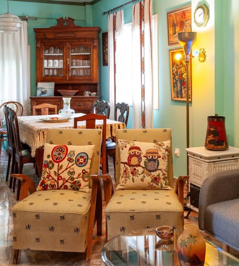 Living room, Dining area