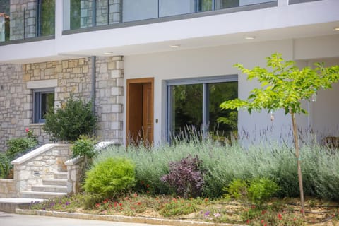 Patio, Facade/entrance, Garden