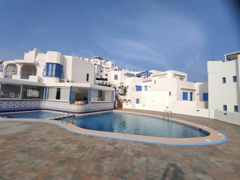Property building, Day, Swimming pool