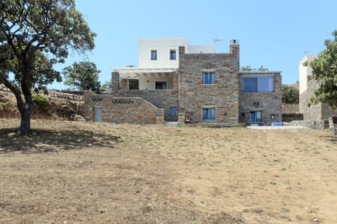 Property building, Day