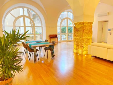 Living room, Seating area, Dining area