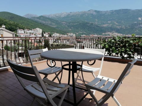 Balcony/Terrace, Mountain view