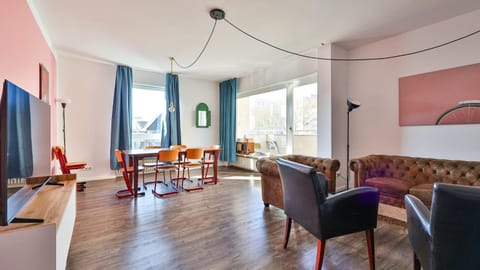 Communal lounge/ TV room, Balcony/Terrace, Living room, Seating area, Dining area