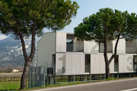 Facade/entrance, Facade/entrance, Day, Balcony/Terrace, Decorative detail, Area and facilities