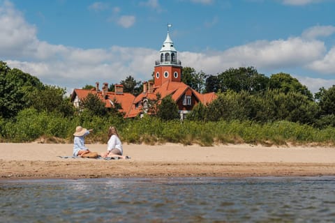 Property building, Nearby landmark, People, Natural landscape, Beach, Sea view, group of guests