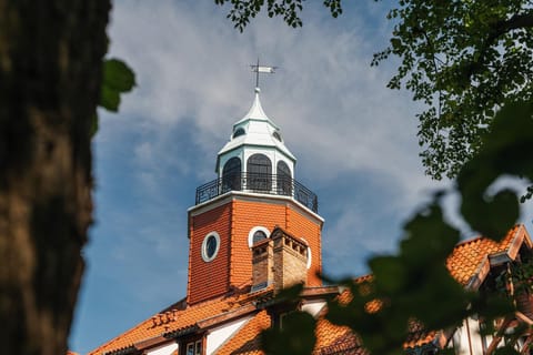 Property building, Day