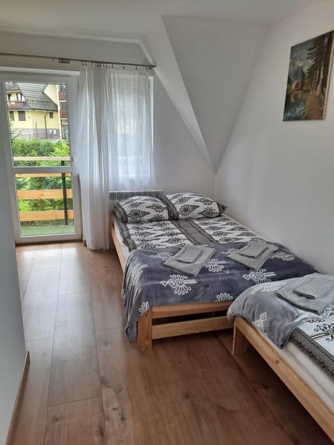 Bed, Photo of the whole room, towels