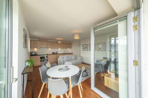 Balcony/Terrace, Living room, Seating area, Dining area