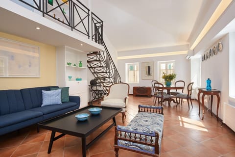 Living room, Seating area