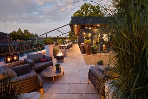 Facade/entrance, Balcony/Terrace, Sunset