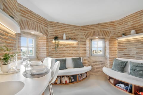 Living room, Dining area, City view, City view, Landmark view, Landmark view, Mountain view, Mountain view