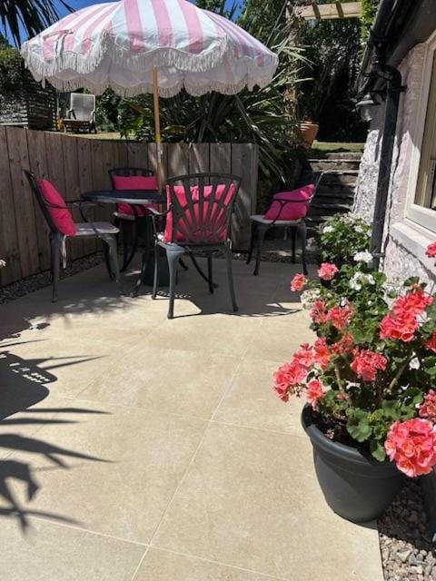 Rosedale a charming 3 bedroom detached cottage with parking House in Brixham