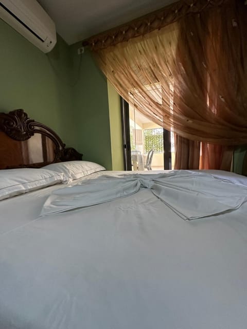 Bed, air conditioner