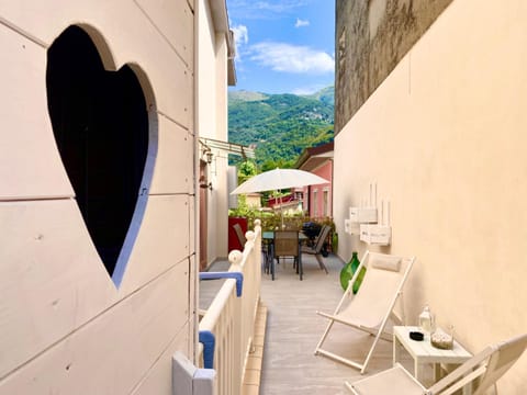 Casa La Wanda - Camaiore Toscana - 2 Br & Terrace Apartment in Camaiore