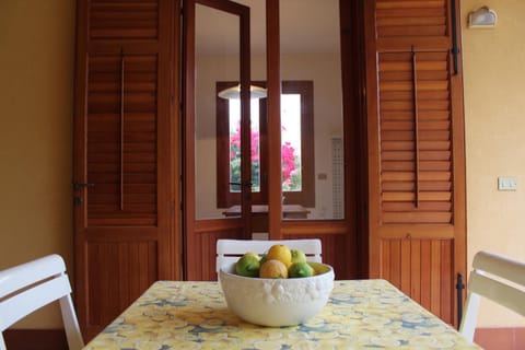 Food and drinks, Dining area, Food