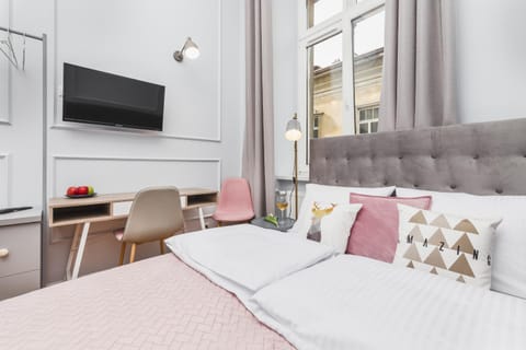 Bed, TV and multimedia, Photo of the whole room, Seating area