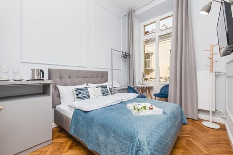 Bed, TV and multimedia, Coffee/tea facilities, Photo of the whole room, Bedroom, towels