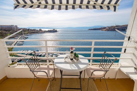 Patio, Day, Lake view, River view, Sea view