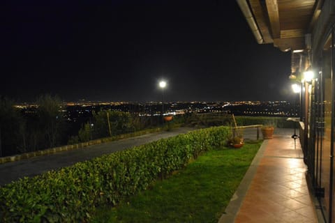 Restaurant/places to eat, Garden, Balcony/Terrace, Banquet/Function facilities, Lunch, Dinner, Alcoholic drinks, Non alcoholic drinks