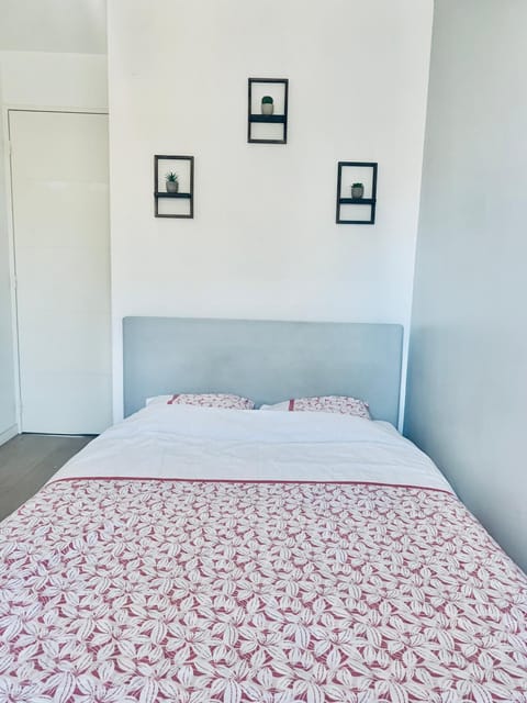 Logement La courneuve-Aubervilliers RerB Apartment in Saint-Denis, France
