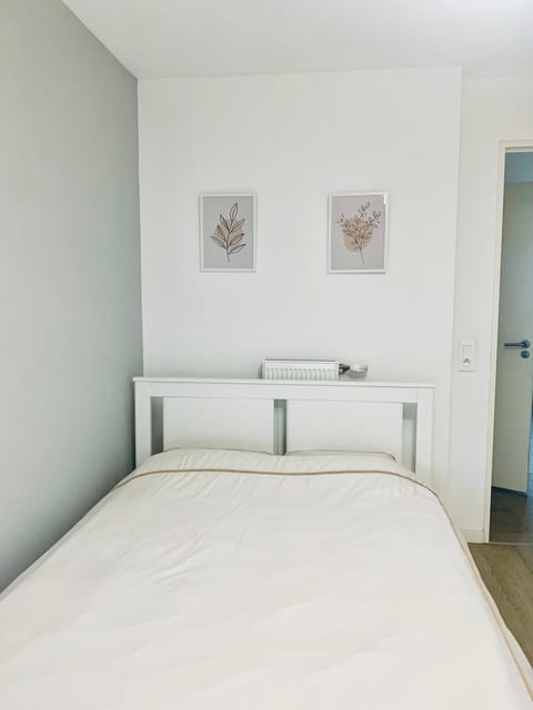 Logement La courneuve-Aubervilliers RerB Apartment in Saint-Denis, France