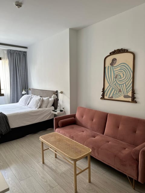 Bed, Living room