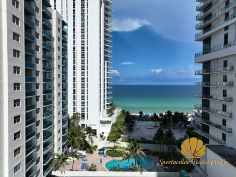Property building, View (from property/room), Balcony/Terrace, Beach, Pool view, Sea view, Swimming pool