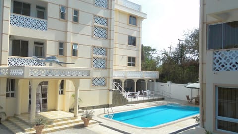 Facade/entrance, Swimming pool, Swimming pool