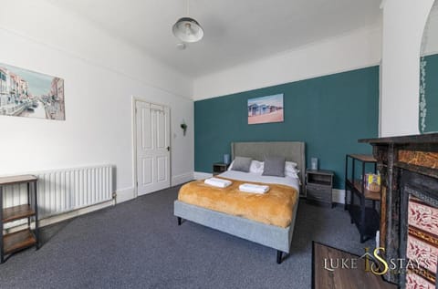 Luke Stays - Brandling Street Apartment in Sunderland