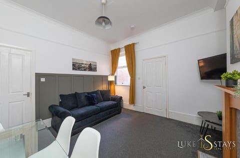 Luke Stays - Brandling Street Apartment in Sunderland