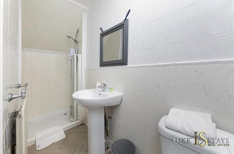 Luke Stays - Brandling Street Apartment in Sunderland