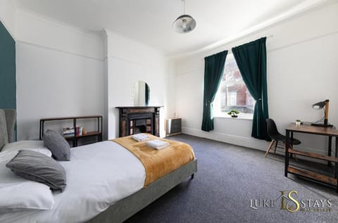 Luke Stays - Brandling Street Apartment in Sunderland