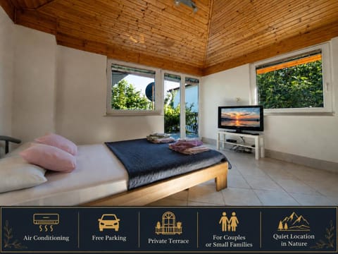 TV and multimedia, View (from property/room), Balcony/Terrace, Photo of the whole room, Bedroom