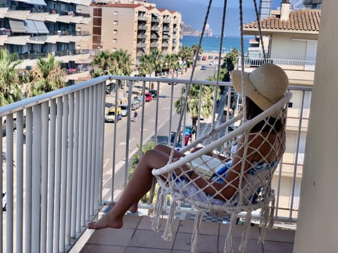 View (from property/room), Balcony/Terrace, City view, Sea view